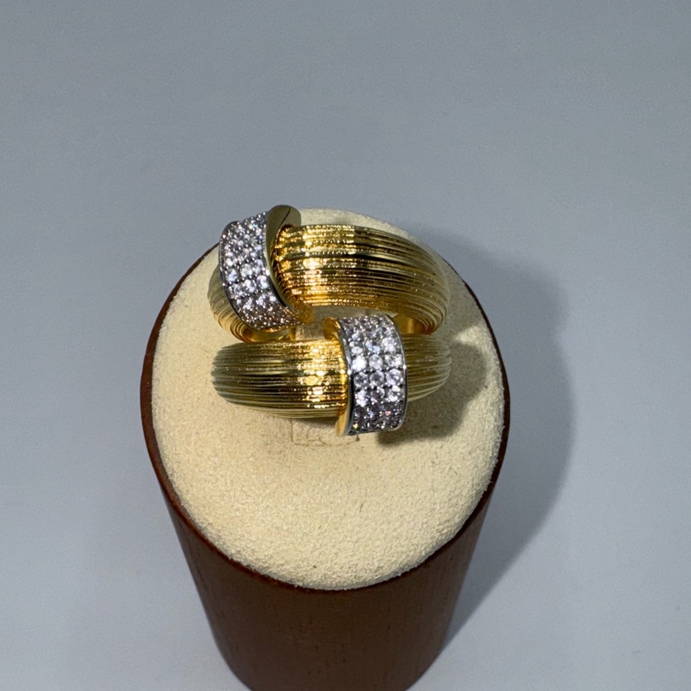 18k Asymmetrical Double Band - Picture 3 of 12